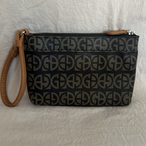 Giani Bernini Block Signature wristlet - Picture 2 of 3